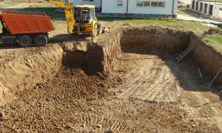 Рытье котлованов под фундамент в Лениногорске – цена от 2632 руб. за м3 | 2Землекопа-Лнр